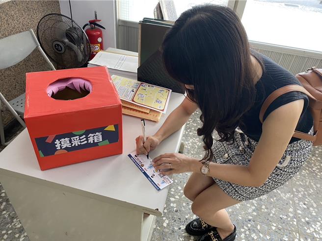 新营分局说，这次设计新营、柳营、盐水3区地图卡，分别放在中山路派出所、柳营分驻所、盐水分驻所。（新营警分局提供／张毓翎台南传真）