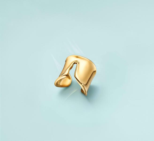蒂芙尼Elsa PerettiR系列18K 金Split戒指，14萬9000元。(Tiffany & Co.提供）