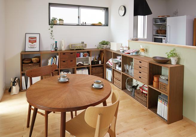 木制自由组合层架系列可陈列又能区隔空间。（MUJI提供／古明弘台北传真）