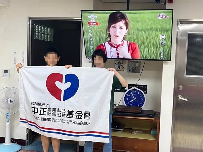 中正農業科技社會公益基金會捐贈4台55吋電視機給蘭智發展學院，提升服務對象的視覺饗宴。（蘭智社會福利基金會提供／吳佩蓉宜蘭傳真）