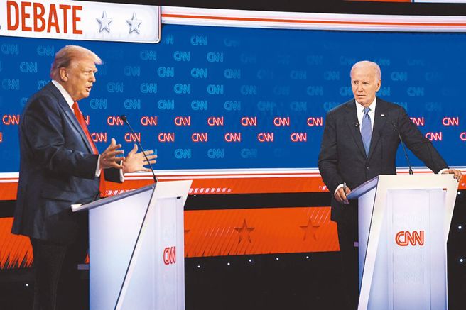 圖為日前美國總統大選辯論，拜登（右）與川普（左）較勁。（路透）