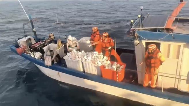 上月23日越界的三无陆船，仅留置调查至9日就缴清30万元罚锾释放，被外界认为是海巡释出善意，盼促成澎湖籍的「大进满88号」渔船早日返澎。（资料照片）