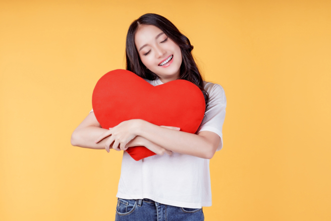 未来2周牛、龙、狗3生肖桃花旺，注定开启脱单的美好爱情旅程。 （示意图：shutterstock／达志）