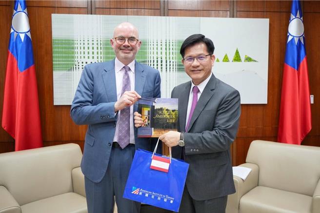 美國在台協會（AIT）台北辦事處新任處長谷立言今日就任，並於下午至外交部拜會外交部長林佳龍。（外交部提供）