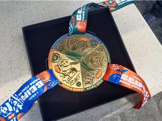 竹縣北埔膨風路跑首推拼圖式獎牌 連3年報名拼出一心二葉