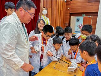 醫學知識從小培養 小朋友穿上小醫師袍展開學習之旅