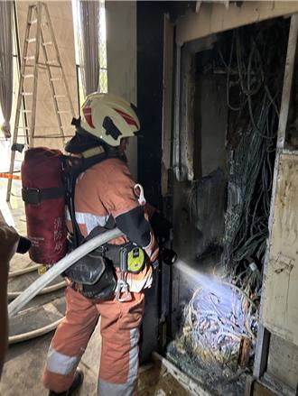 晴空匯5月火警2勇消殉職 D棟地下室又冒煙！消防到場急降溫