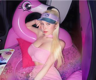 人間芭比蝶香不藏了   上圍傲人她卻直呼很困擾