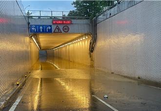 午後雷雨突襲信義區成澤國 北市災變中心：降雨太集中