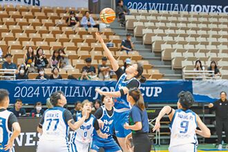 女籃貼黑布抗議 男籃願降價力挺