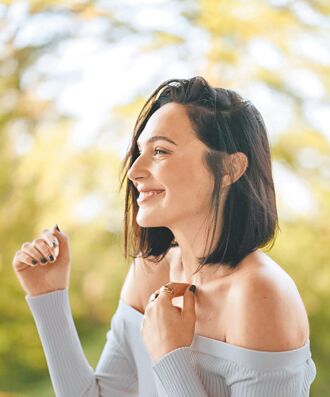 盖儿加朵戴戒 彰显Tiffany美