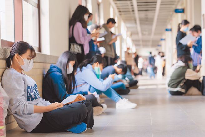 竹苗地区的高中免试入学级分比序排名，引起当地家长讨论，认为对偏科强的孩子不公平。(示意图／郭吉铨摄)