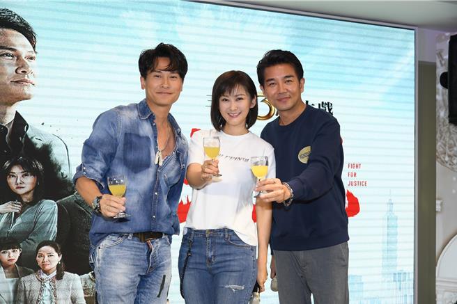 王振復、陈佩骐、谢承均出席《天道》杀青宴。（三立提供）