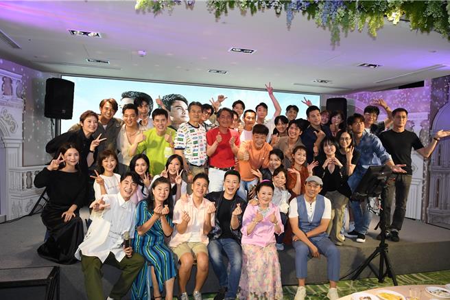 《天道》劇組9日晚間舉辦盛大殺青酒，演員與幕後工作人員齊聚。（三立提供）