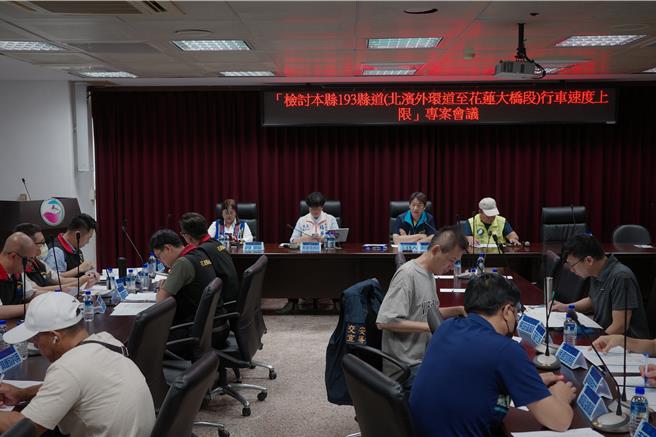 花蓮193縣道北濱外環道至花蓮大橋段行車速限低且不一，引發民怨，花蓮縣議會10日籌組專案小組，檢討該路段行車速度上限，建議全段速限能提升並統一。（羅亦晽攝）
