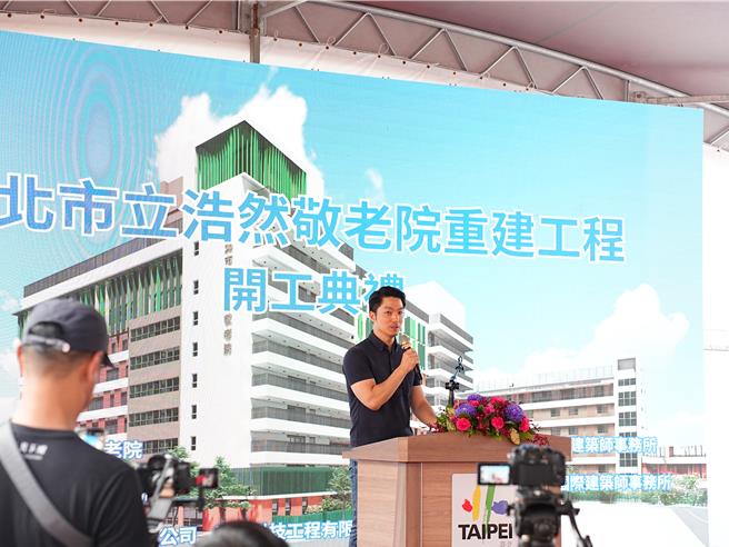 台北市長蔣萬安今(10)日回應，市府可以協助的地方都願意幫忙，希望台電盡快與當地居民取得共識。(黃敬文攝)