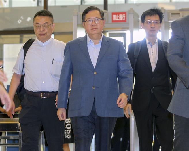 海基會前董事長、桃園市前市長鄭文燦（中）涉貪案持續受到各界關注。（本報資料照片）