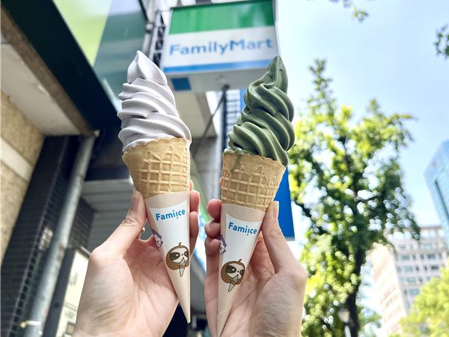 欢庆随买跨店取周年庆，全家今晚19：11于App推出Fami!ce霜淇淋买2送2限时优惠。（全家提供／朱世凯台北传真）