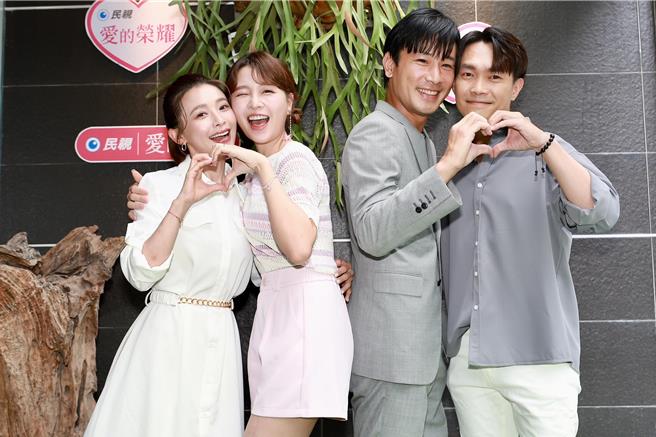 吴婉君、谢京颖、傅子纯、许仁杰一起为戏宣传。（民视提供）