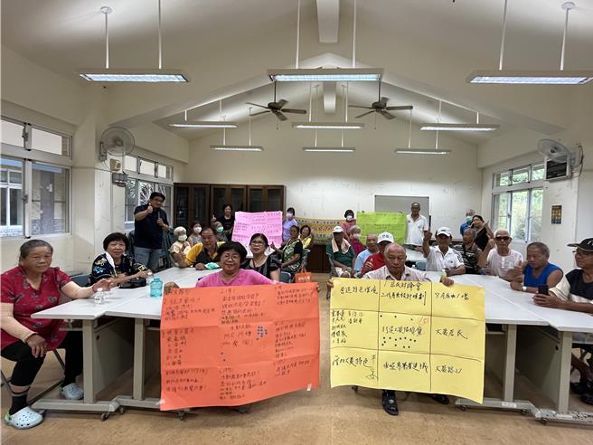 杉林區公所首推公民審議參與式預算，月底針對住民提案進行投票，讓居民透過用票選達成提案的推動。（林雅惠攝）