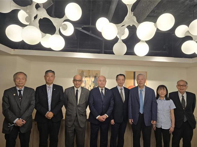 中华民国轮船商业同业公会全联会今（10）日举办第70届航海节活动记者会，航运业大咖齐聚。图／邱莉玲