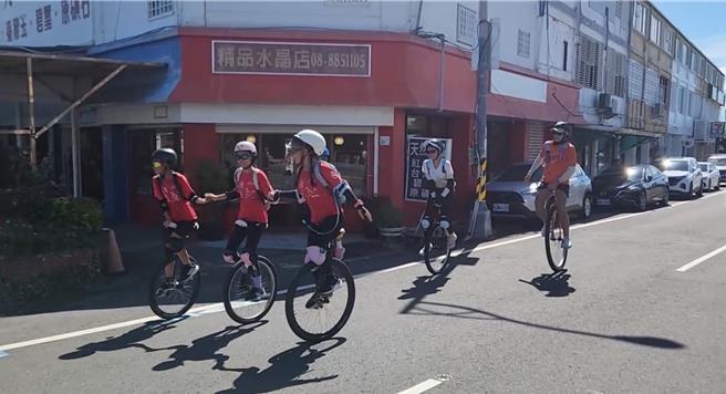 此次行程为独轮车校队5名学生共同挑战，旅程从2日展开，直至9日顺利返校。（桃园市南崁国小提供）