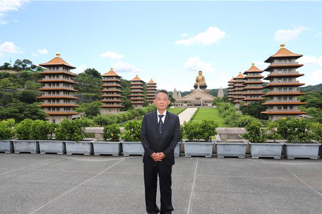 高雄市政府人事處處長陳詩鍾將於今年7月16日屆齡退休，特別喜歡佛光山的理念和環境，將鼓勵退休人員來此交誼，接觸山林，開闊心胸。（柯宗緯翻攝）