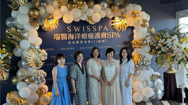 藝人曾寶儀與寶媽今（10）日南下高雄出席護膚SPA會館開幕活動。（柯宗緯攝）