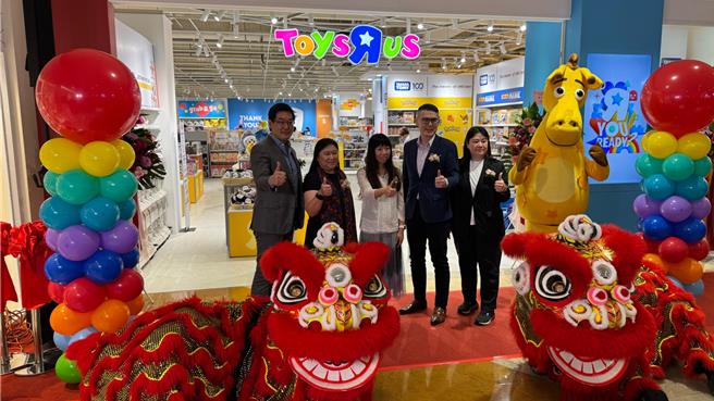 玩具反斗城高雄夢時代店全新改裝，打造為南台灣首家新概念旗艦店，今（10）日正式開幕。（柯宗緯攝）