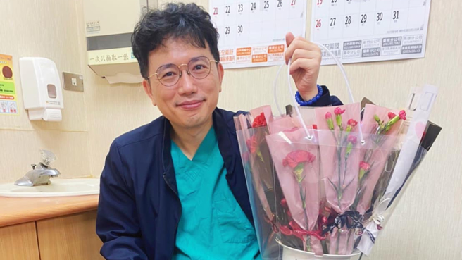 江坤俊卷入桃色风暴，「暖心名医、爱妻人设」崩毁。（图／翻摄江坤俊  脸书）