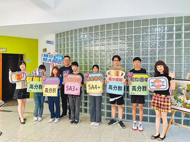 暨大附中連續3年有學生透過繁星錄取台灣大學，今年4名學生上台大破校史紀錄，吸引高分群學生以第一志願就讀。（暨大附中提供／楊靜茹南投傳真）