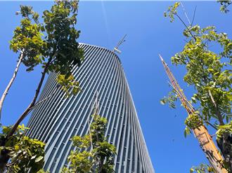 高雄港旅運中心3D曲面如鯨魚 15層樓高巨塔清潔方式揭密