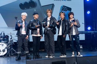 八三夭站台宣傳AI摺疊手機 阿電透露演唱會露很大