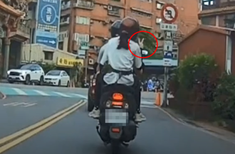 當帥哥要付出代價？ 騎士喬後照鏡 「妹子開心比YA」慘收2罰單