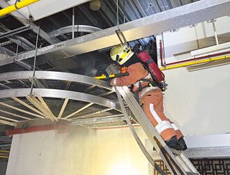 竹市晴空匯D棟又冒煙 消防員馳抵降溫