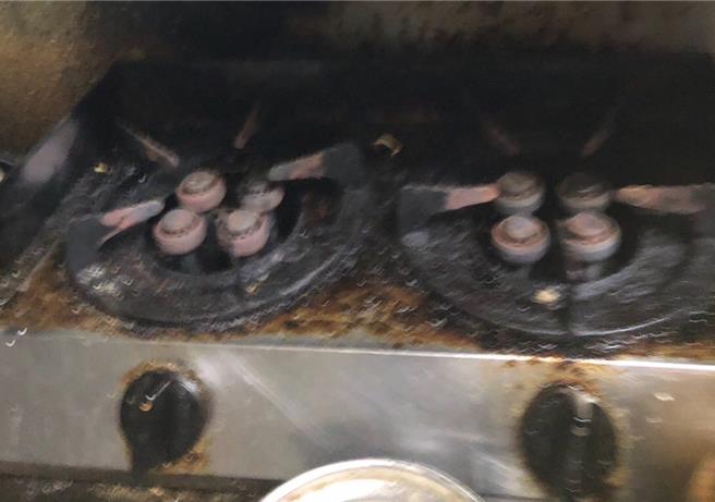 2024年7月11日台北市／台北市卫生局7月5日立即启动调查，查有厨房瓦斯炉、抽油烟机不洁缺失，截至7月7日上午通报就医人数6人，达北市停业标准，立即通知该业者停业。（台北市卫生局提供／刘玮晴台北传真）