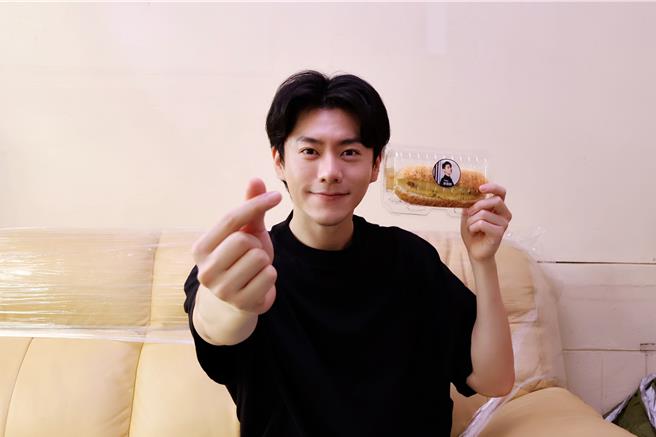 李程彬感谢粉丝一路支持。（东旭九翔娱乐提供）