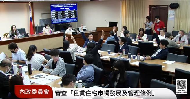 最終召委高金素梅裁示表決，以藍白7票、綠營5票，確認議事錄為有效。（摘自立法院內政委員會直播）