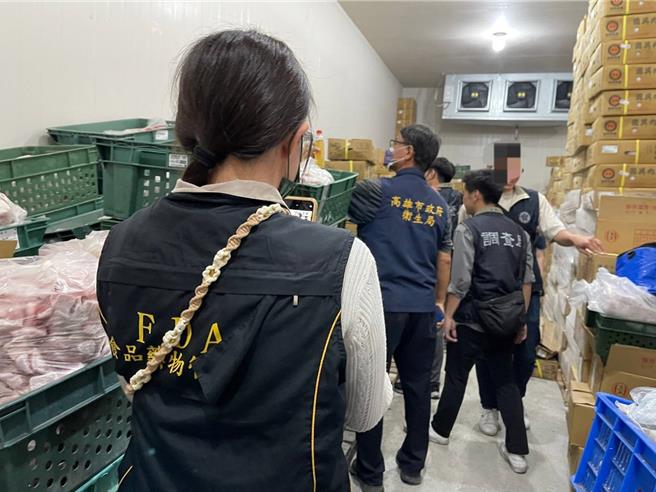 高雄仁武区的柏升冷冻公司涉嫌将过期肉品改标后与未过期肉品混装出售。（高市卫生局提供／杨舒婷高雄传真）