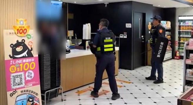 國道1號南下西螺服務區的新東陽賣場今天（11日）清晨4點多發生一名旅客33歲蔡姓男子持剪刀挾持女店員的突發事件。（民眾提供）