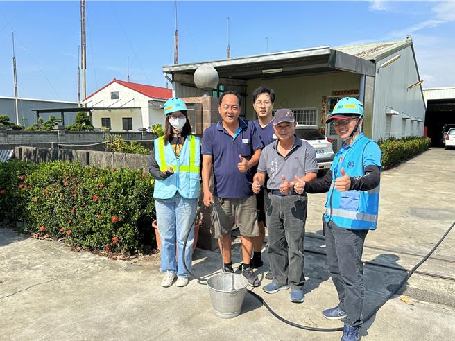 台水六區處近期完成安定區新吉里276號等供水延管工程，７戶受惠居民喜迎自來水。（自來水公司第六區處提供／寶智華台南傳真）