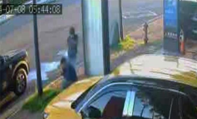 林士杰（左）8日遭枪击身亡，今一度传出警方攻坚逮捕主嫌，警方驳斥，根本没有。（读者提供／曹婷婷台南传真）