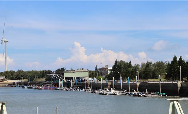 通霄漁港設籍漁船共有159艘，是縣內設籍最多的漁港。（李京昇攝）