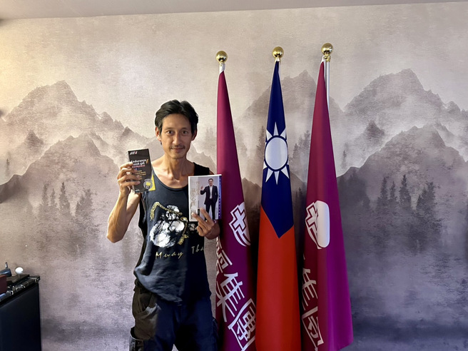 唐治平原定11日要在醫美診所和泰拳偶像青柳克明見面，卻臨時去找媽媽沒有到場。（圖／愛爾麗提供）