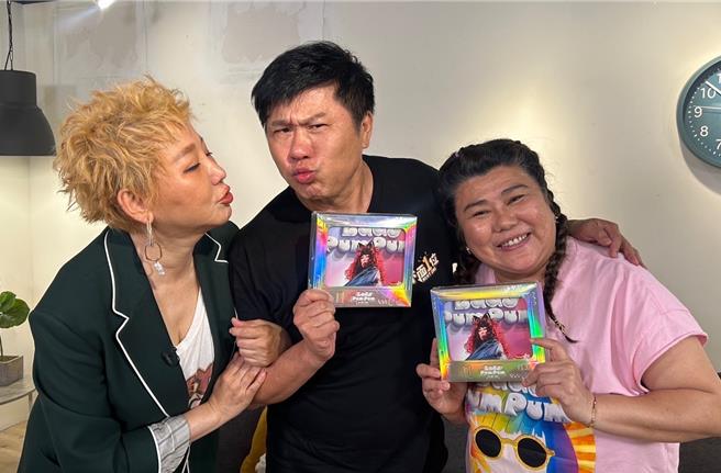 藍心湄（左起）、胡瓜、林美秀回憶過往。（《下面一位》提供）