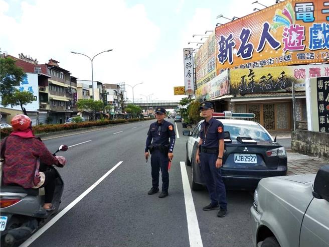 屏东警分局为防堵高龄者交通事故频传，将于12日至18日执行1周的交通大执法，并针对发生14件死亡车祸的万丹乡无号志路口加强事故防制。（警方提供／谢佳潾屏东传真）