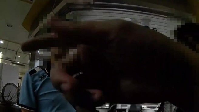 今（11日）上午8时32分，台北捷运中山国小站月台发生一起纠纷。（翻摄画面）