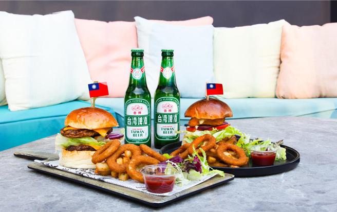 H2O水京栈国际酒店顶楼泳池酒吧将推出奥运汉堡啤酒套餐。图／H2O水京栈国际酒店提供