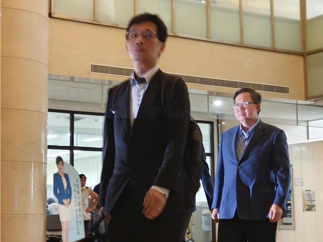 桃园地检署2度声押郑文灿失败，桃园地方法院11日第3度开羁押庭，法官17时57分裁定羁押禁见。（赖佑维摄）