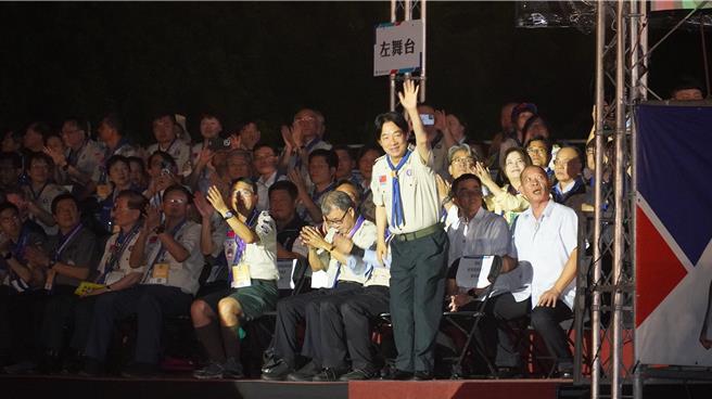 賴總統向現場8000多位童軍打招呼。（寶智華攝）